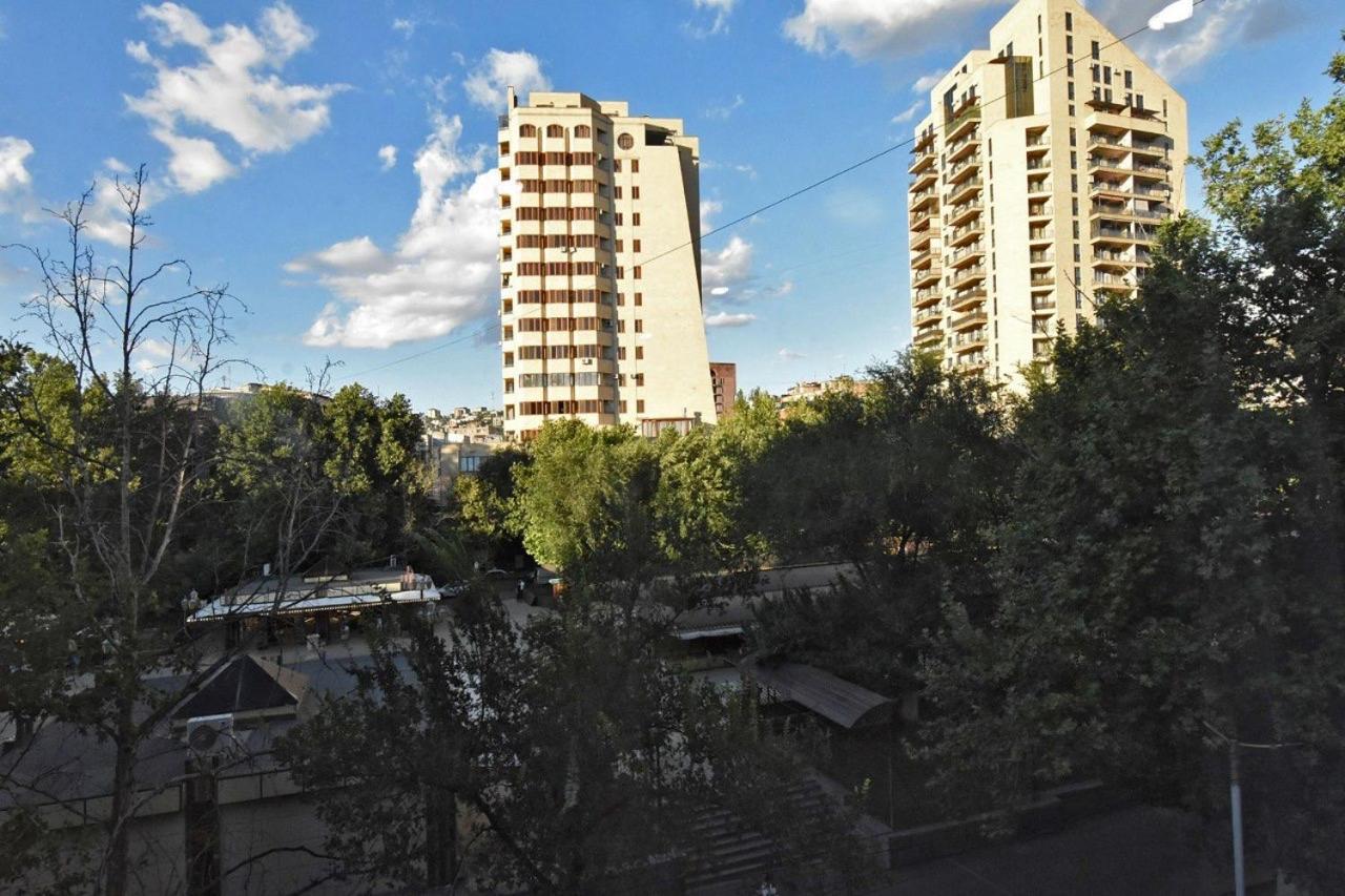 Beautiful Apartment Near The Republic Square Erivan Dış mekan fotoğraf